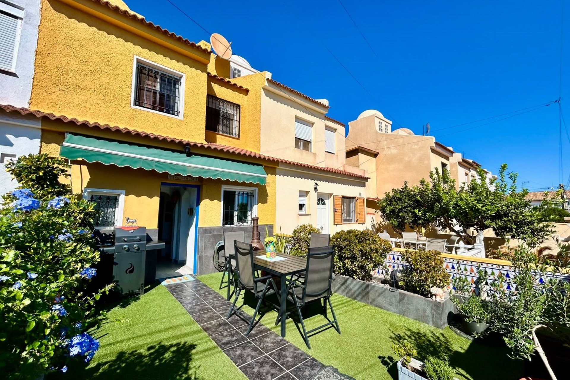 Segunda mano - Adosado -
Torrevieja - La siesta