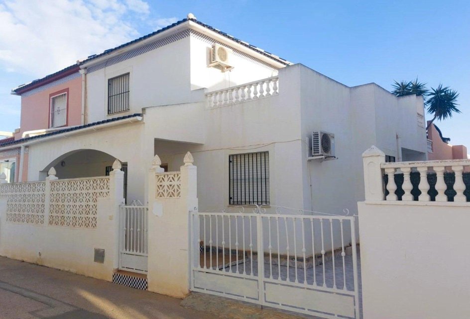 Segunda mano - Adosado -
Torrevieja - Los Balcones - Los Altos del Edén