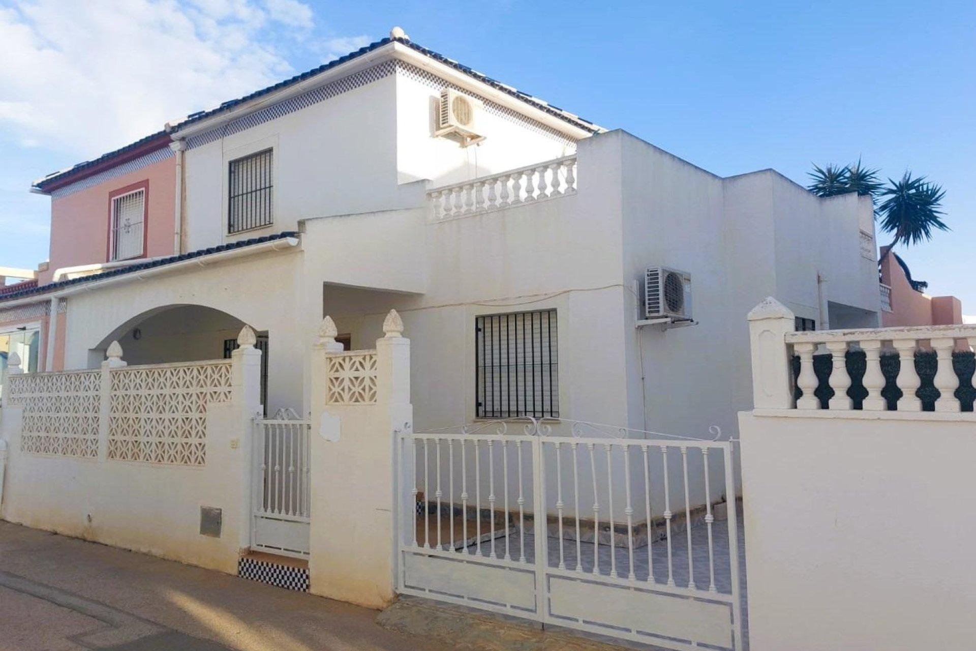 Segunda mano - Adosado -
Torrevieja - Los Balcones - Los Altos del Edén
