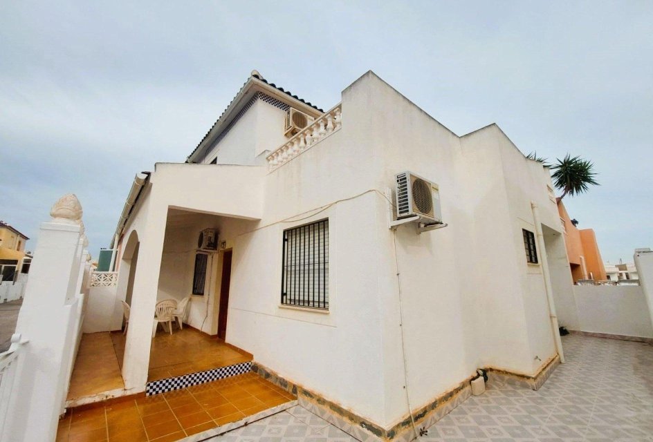 Segunda mano - Adosado -
Torrevieja - Los Balcones - Los Altos del Edén