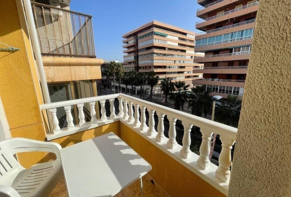 Segunda mano - Apartamento -
Torrevieja - Acequion