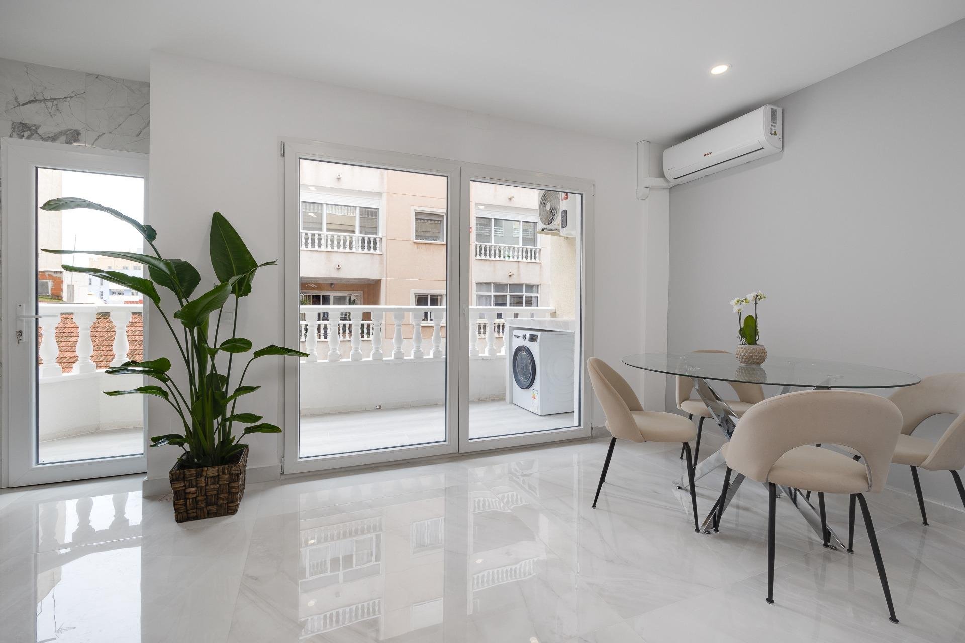 Segunda mano - Apartamento -
Torrevieja - Centro