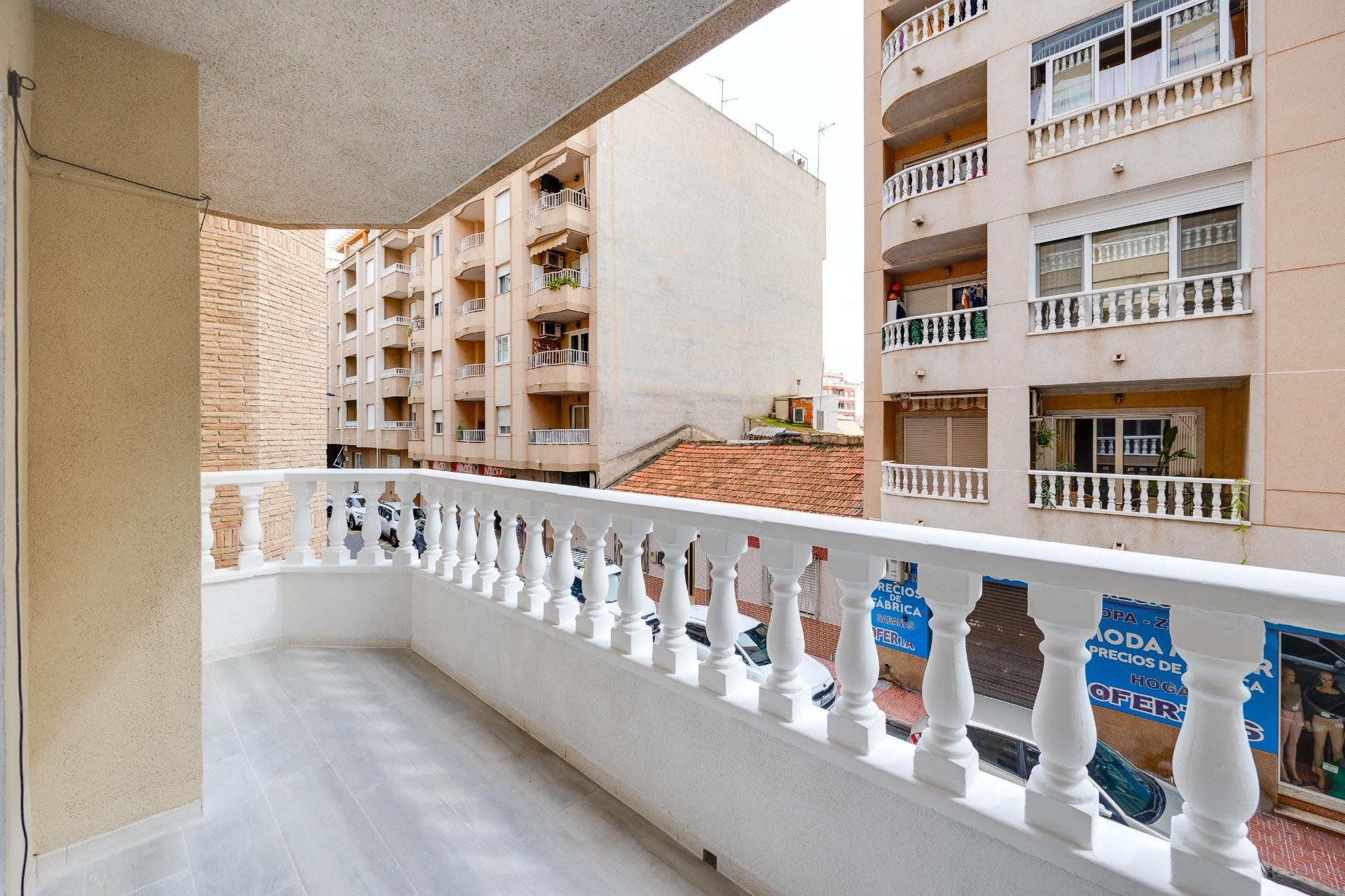 Segunda mano - Apartamento -
Torrevieja - Centro