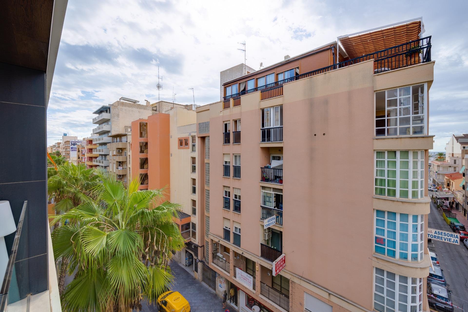 Segunda mano - Apartamento -
Torrevieja - Centro