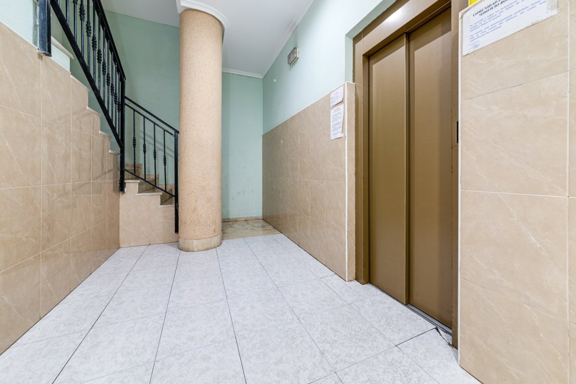 Segunda mano - Apartamento -
Torrevieja - Centro