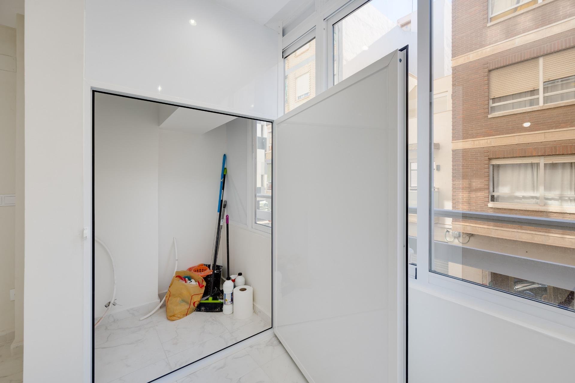 Segunda mano - Apartamento -
Torrevieja - Centro