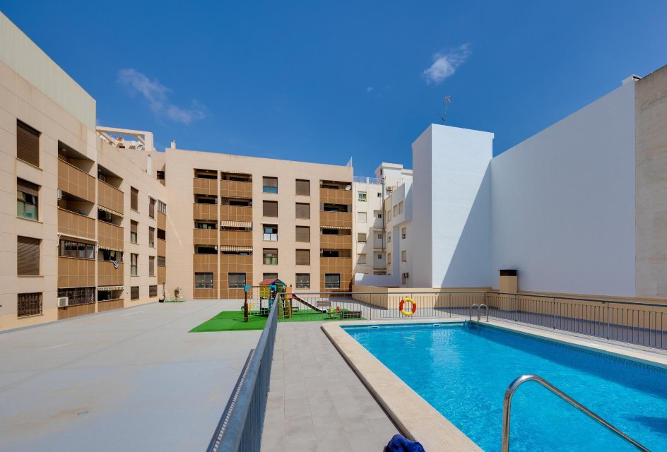 Segunda mano - Apartamento -
Torrevieja - Estacion de autobuses