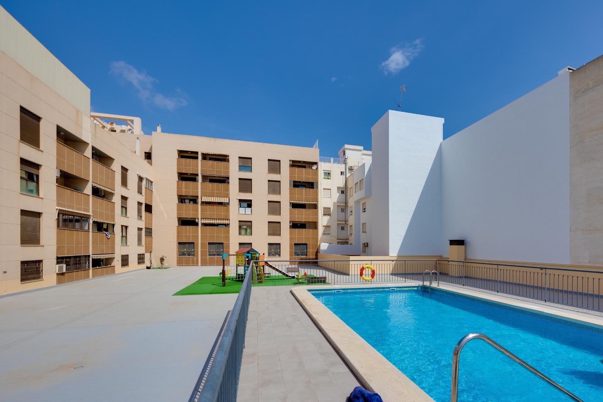 Segunda mano - Apartamento -
Torrevieja - Estacion de autobuses