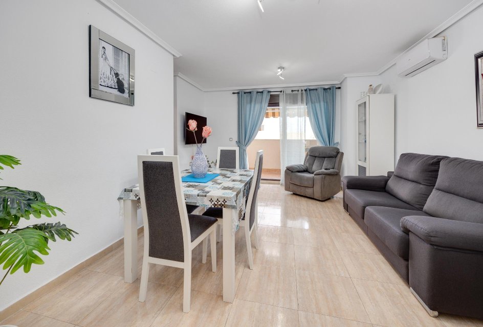 Segunda mano - Apartamento -
Torrevieja - Estacion de autobuses