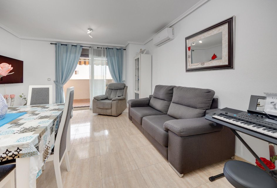 Segunda mano - Apartamento -
Torrevieja - Estacion de autobuses