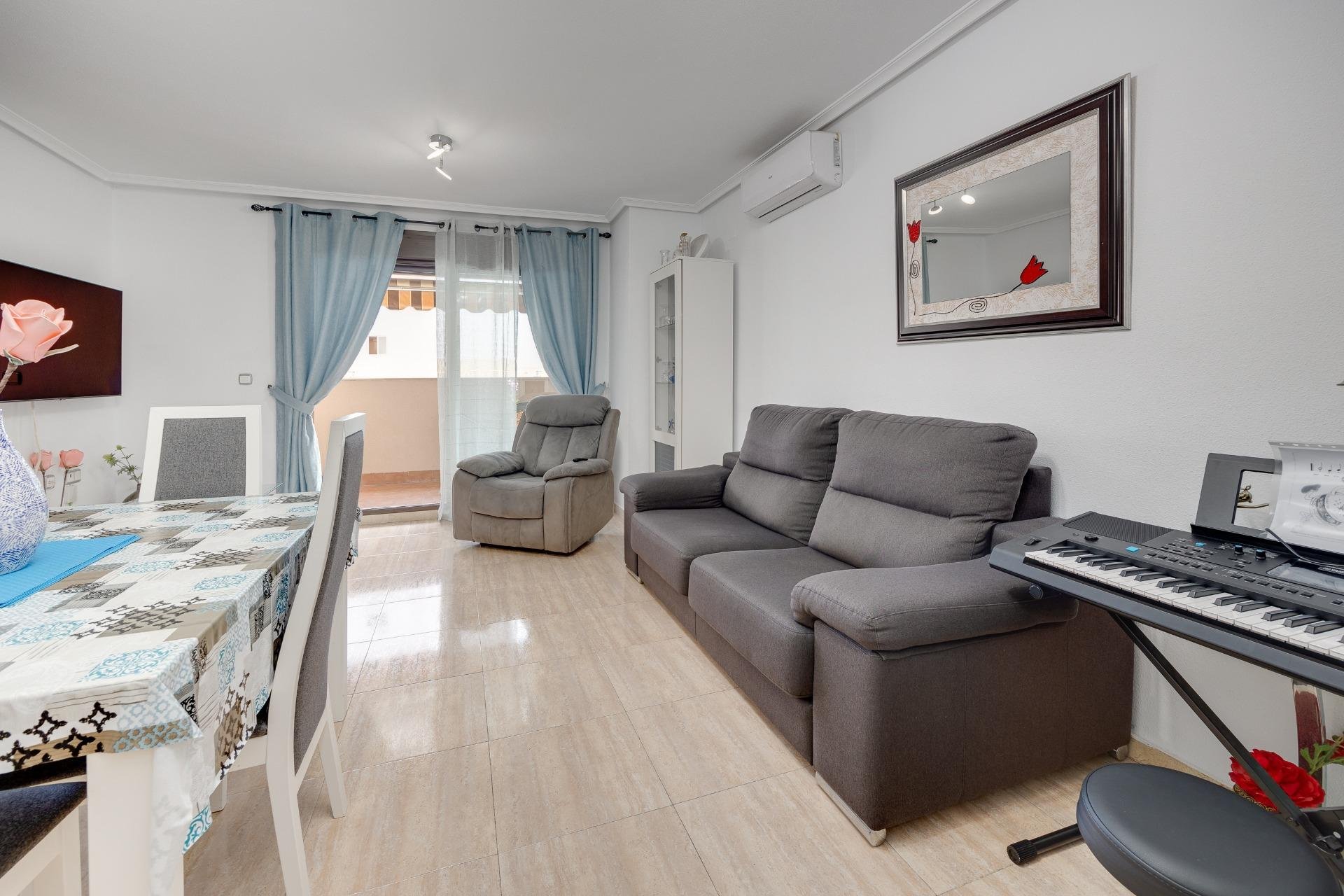 Segunda mano - Apartamento -
Torrevieja - Estacion de autobuses