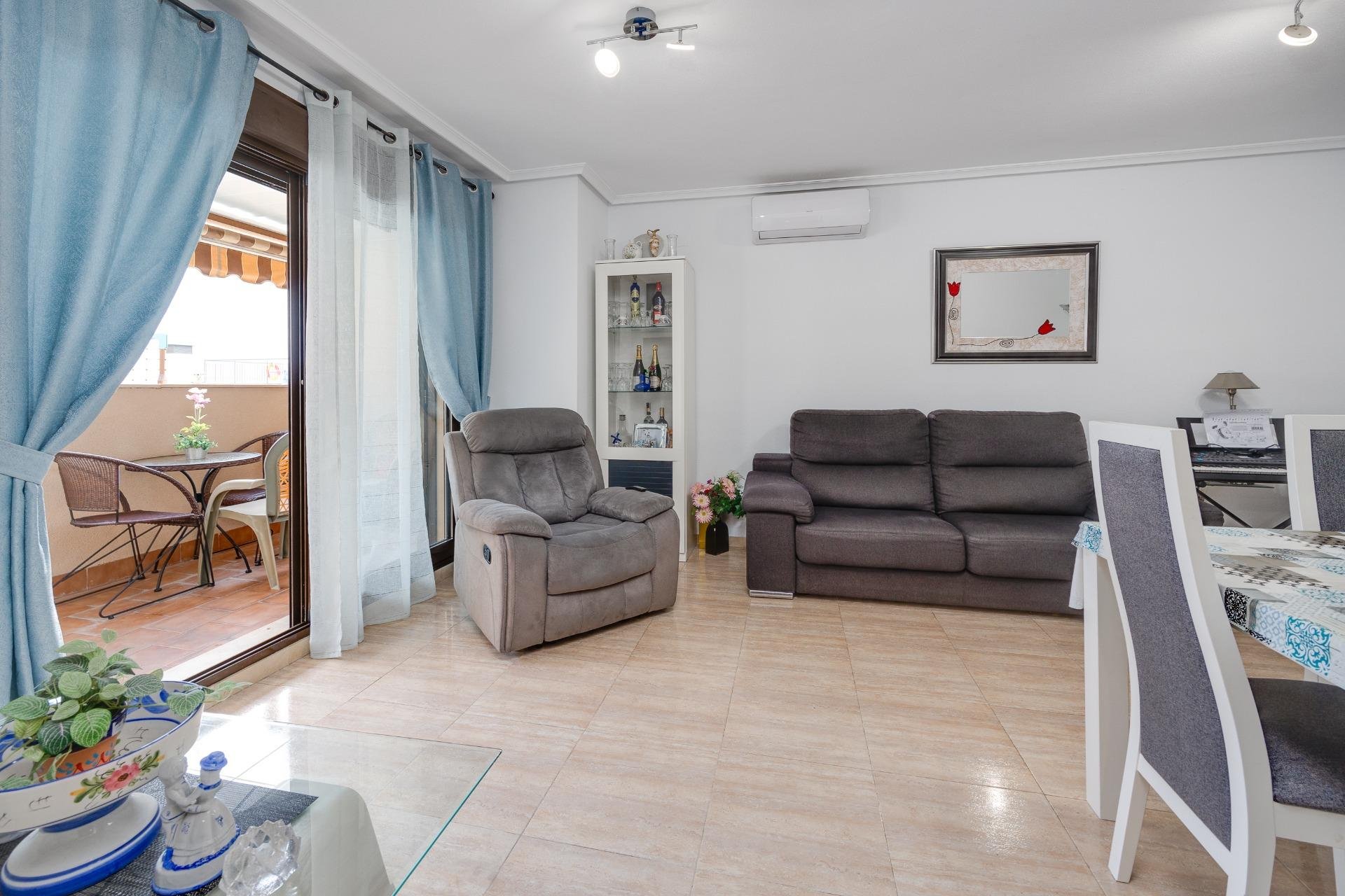Segunda mano - Apartamento -
Torrevieja - Estacion de autobuses
