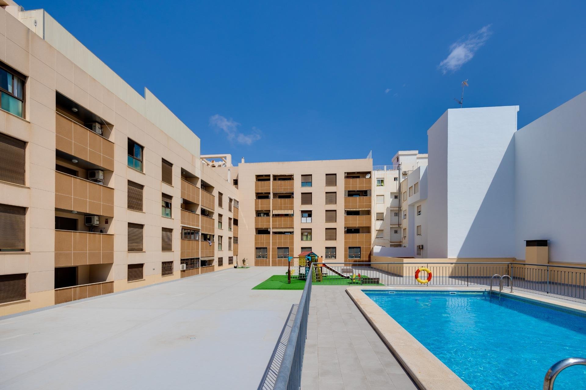 Segunda mano - Apartamento -
Torrevieja - Estacion de autobuses