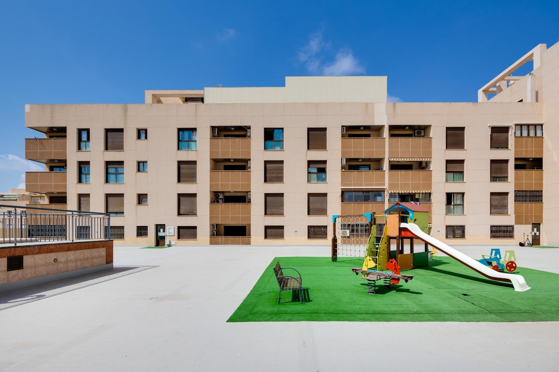 Segunda mano - Apartamento -
Torrevieja - Estacion de autobuses