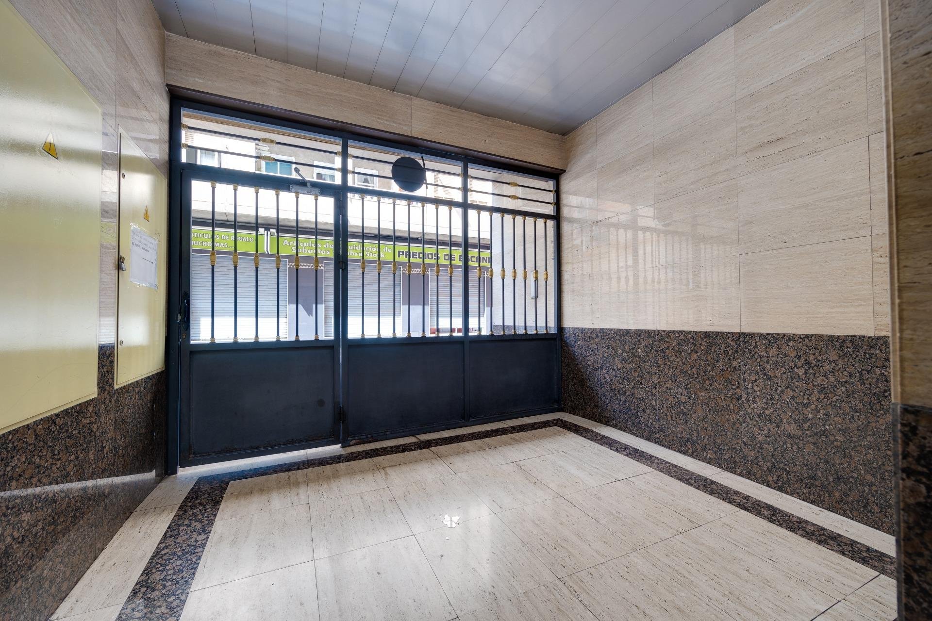 Segunda mano - Apartamento -
Torrevieja - Estacion de autobuses
