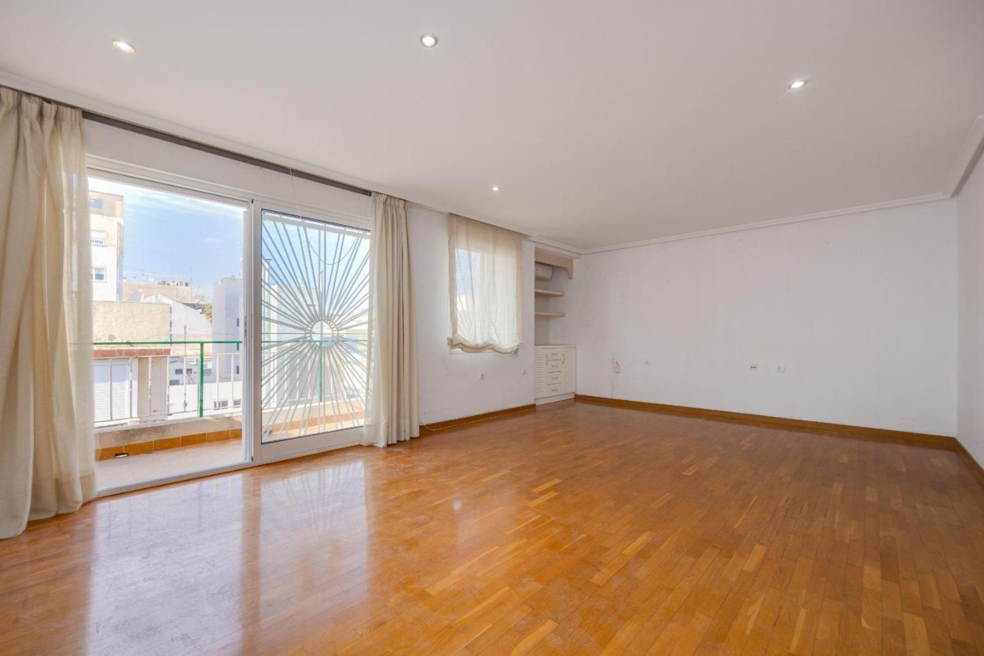 Segunda mano - Apartamento -
Torrevieja - Paseo maritimo