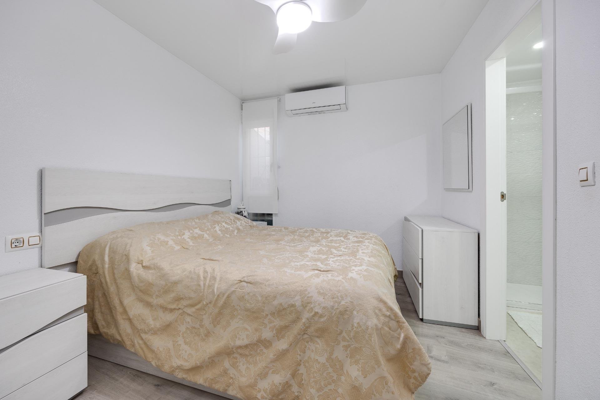 Segunda mano - Apartamento -
Torrevieja - Playa de los Locos