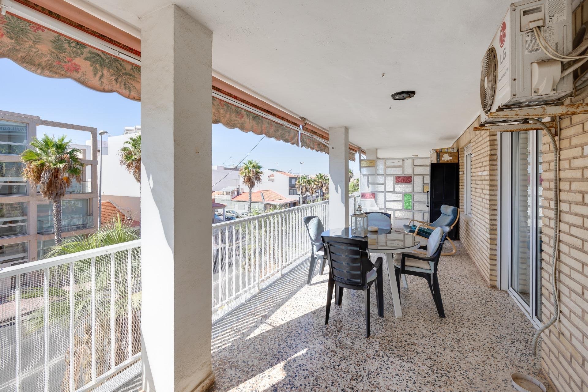 Segunda mano - Apartamento -
Torrevieja - Playa de los Naufragos