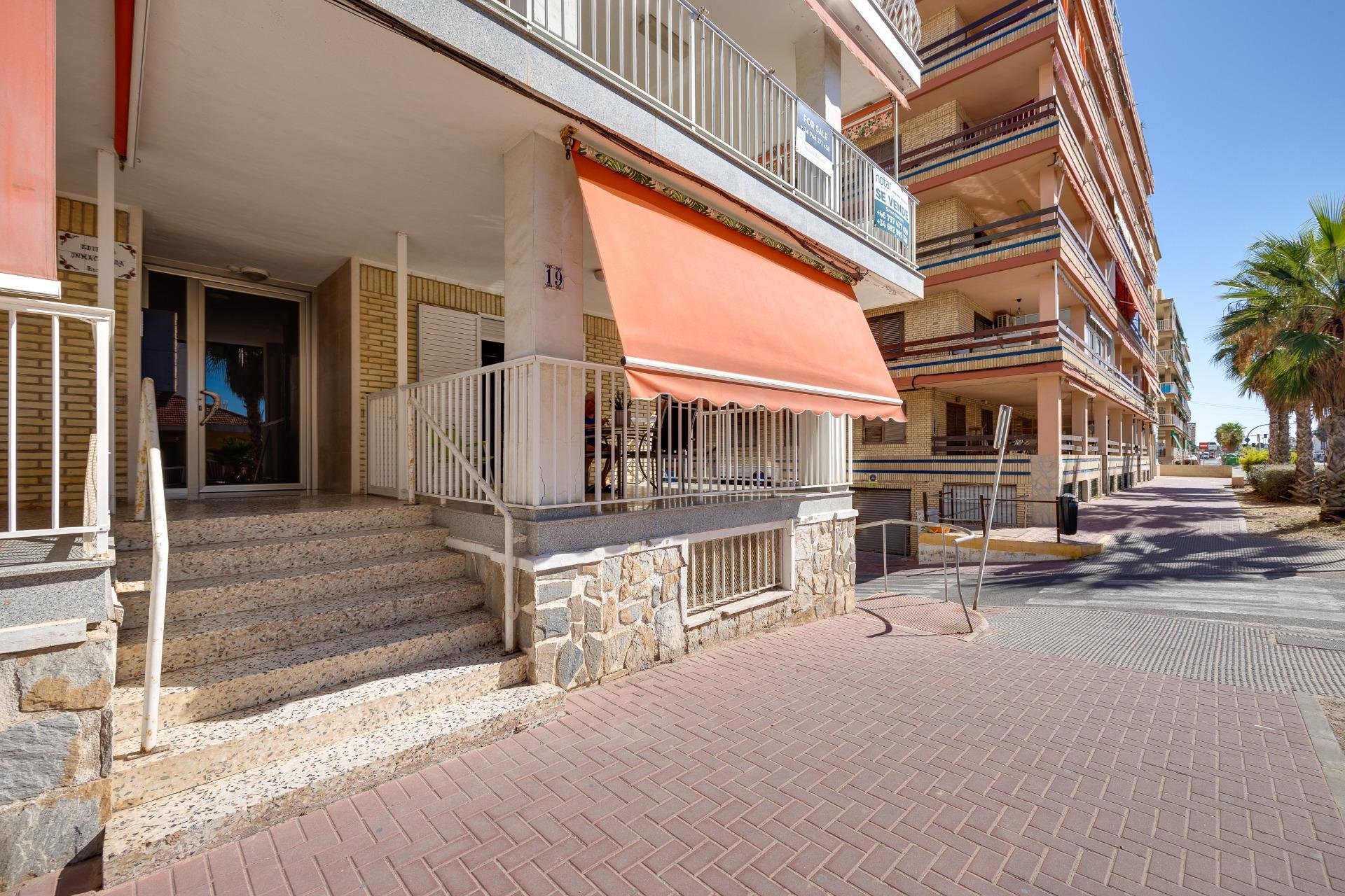 Segunda mano - Apartamento -
Torrevieja - Playa de los Naufragos