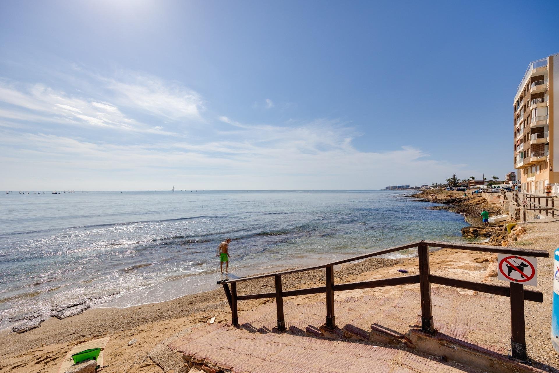 Segunda mano - Apartamento -
Torrevieja - Playa de los Naufragos