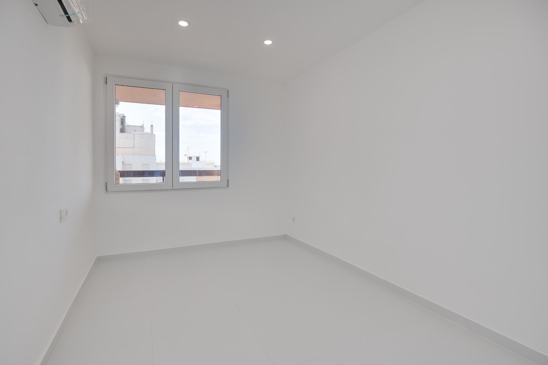 Segunda mano - Apartamento -
Torrevieja - Playa de los Naufragos