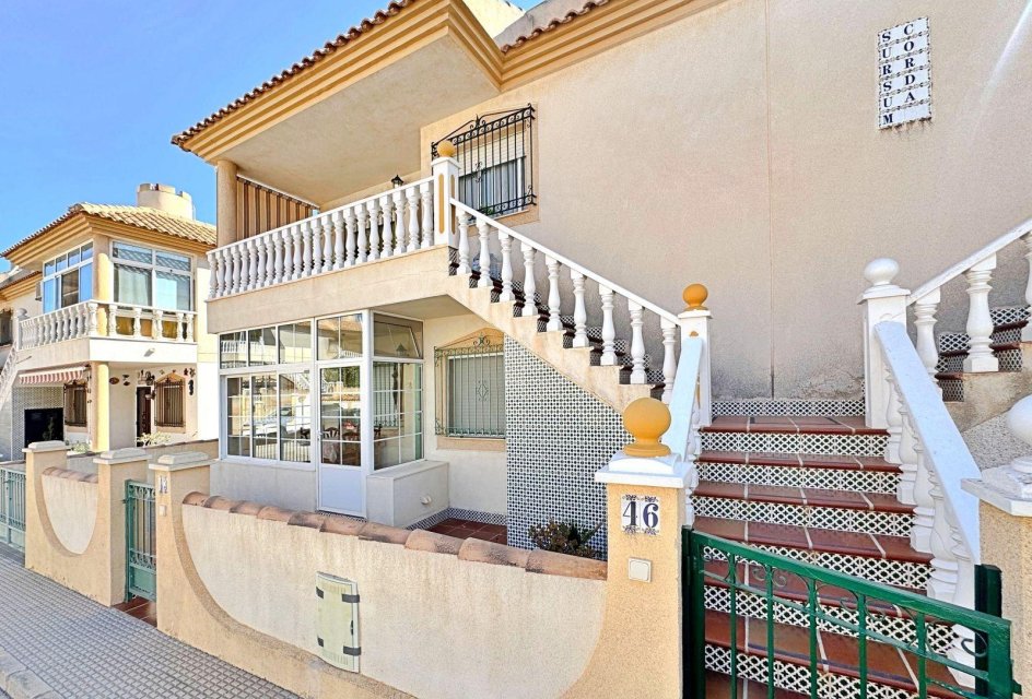 Segunda mano - Buhardilla -
Orihuela Costa - La Zenia