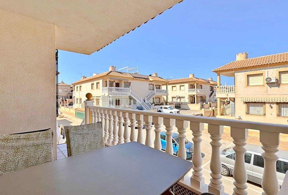 Segunda mano - Buhardilla -
Orihuela Costa - La Zenia