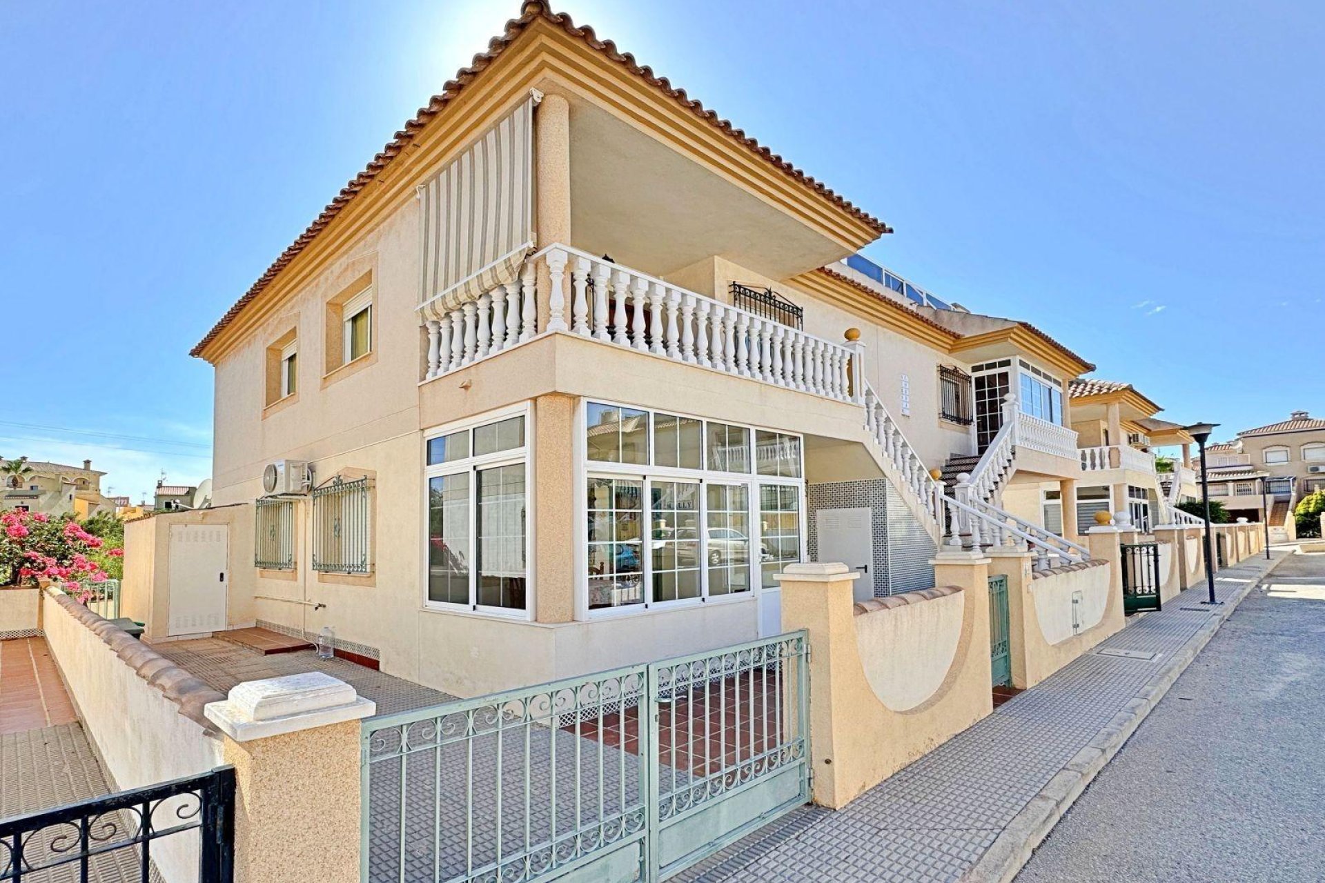 Segunda mano - Buhardilla -
Orihuela Costa - La Zenia