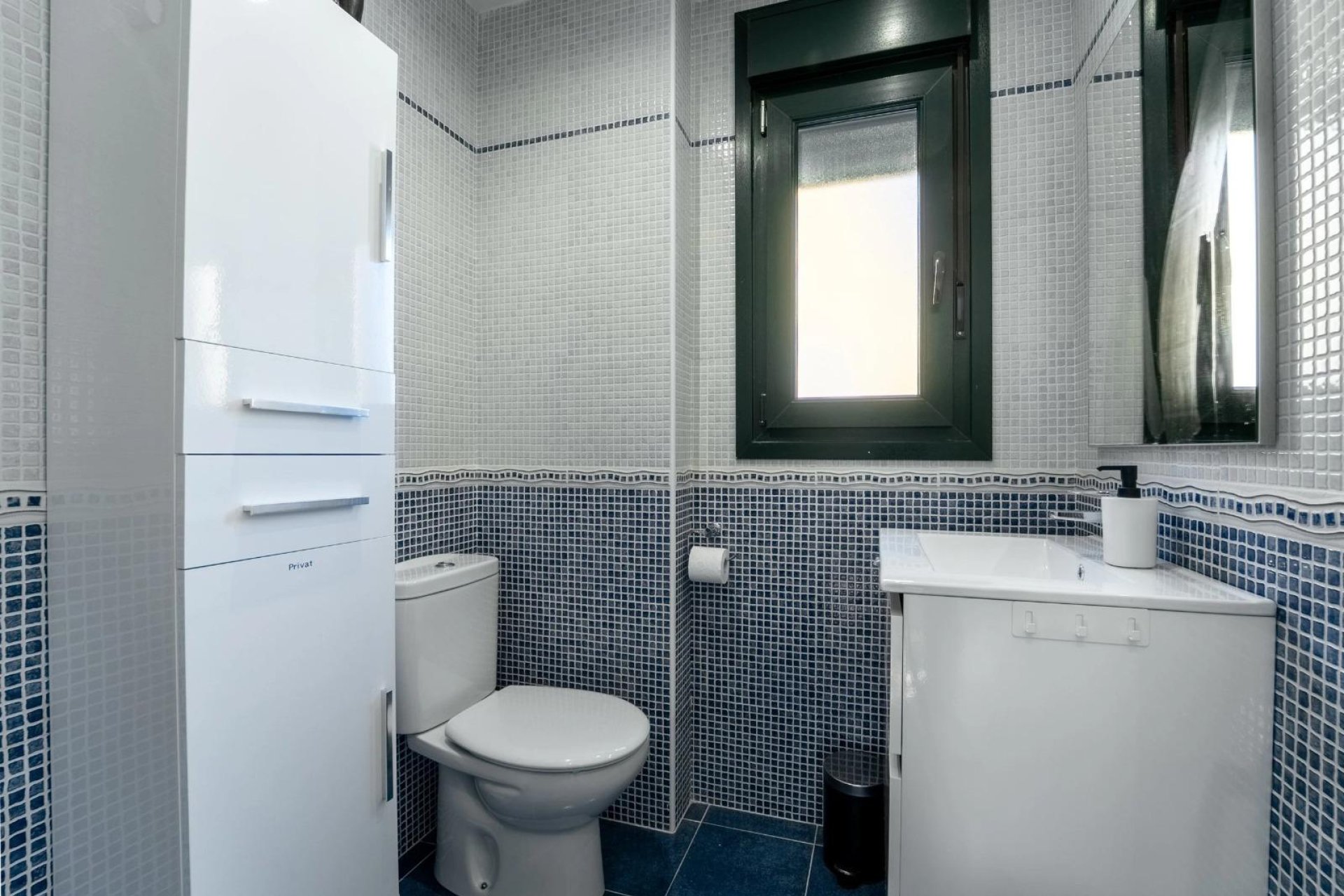 Segunda mano - Buhardilla -
Orihuela Costa - La Zenia