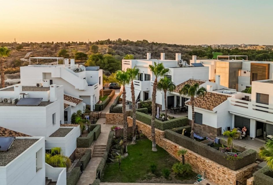 Segunda mano - Buhardilla -
Orihuela Costa - Lomas de Campoamor-Las Ramblas