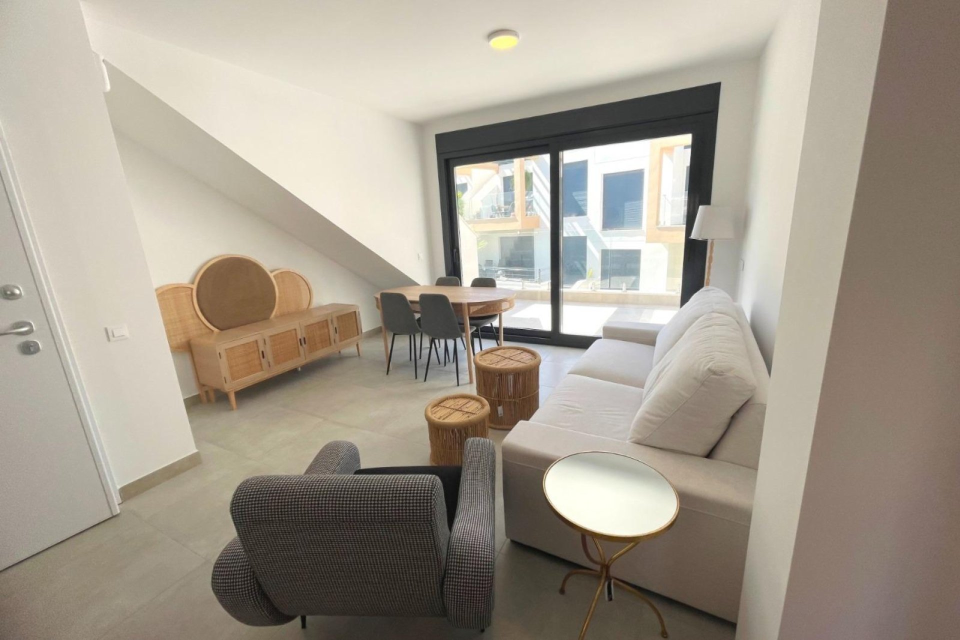 Segunda mano - Buhardilla -
Orihuela Costa - Los Dolses