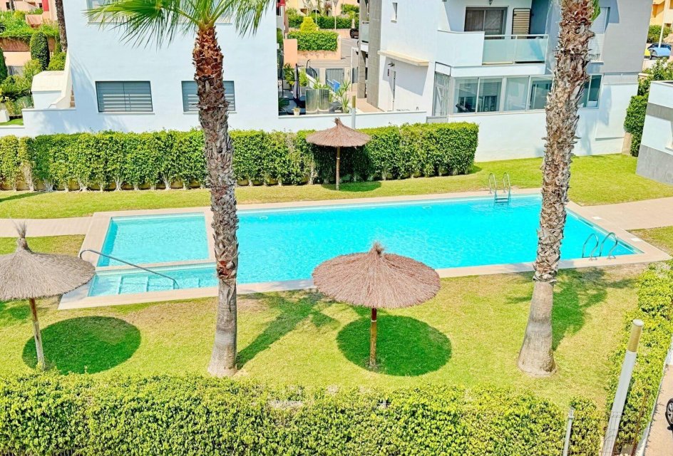 Segunda mano - Buhardilla -
Orihuela Costa - Rocio del Mar