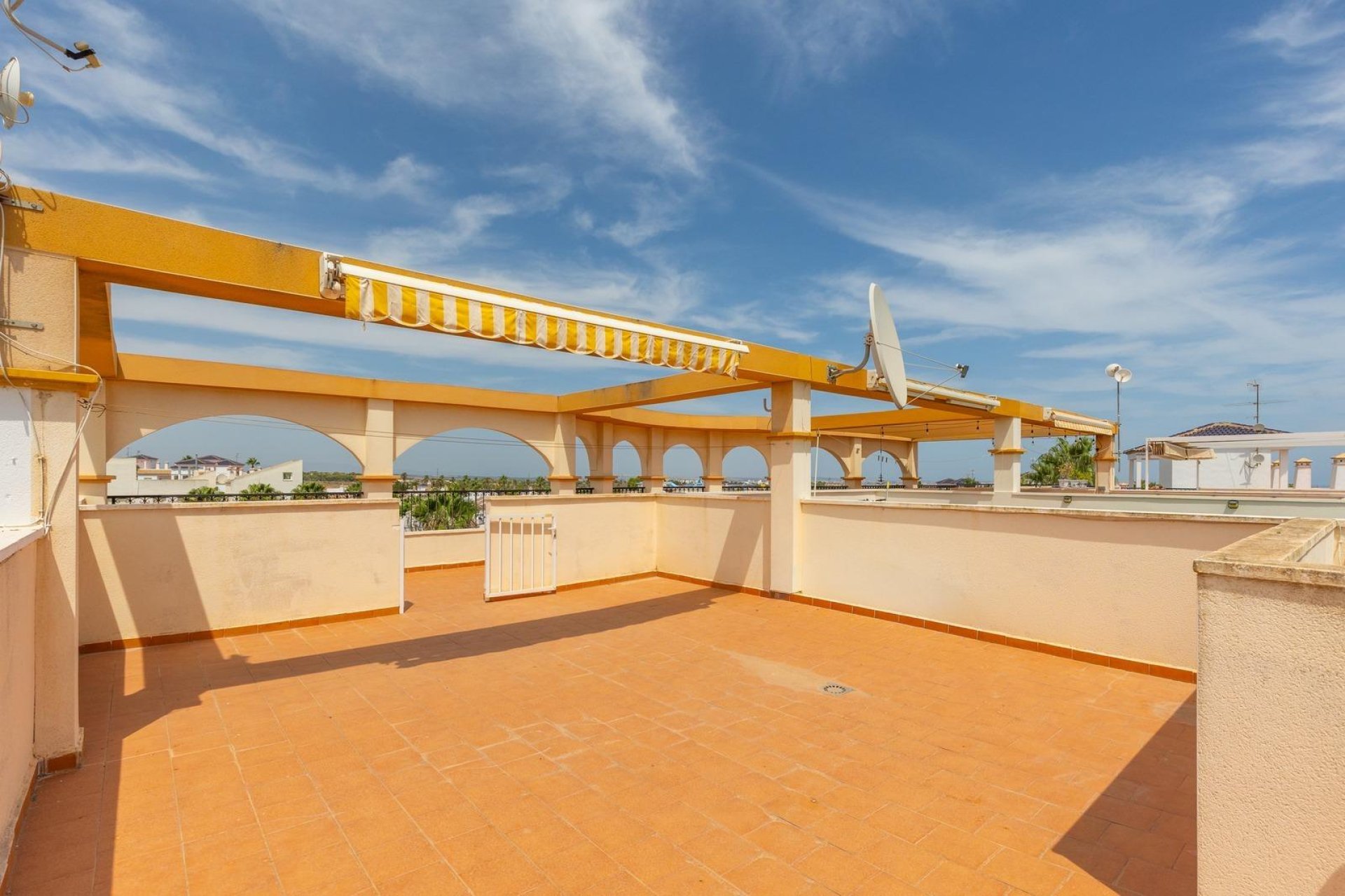 Segunda mano - Buhardilla -
Orihuela Costa - Villamartín