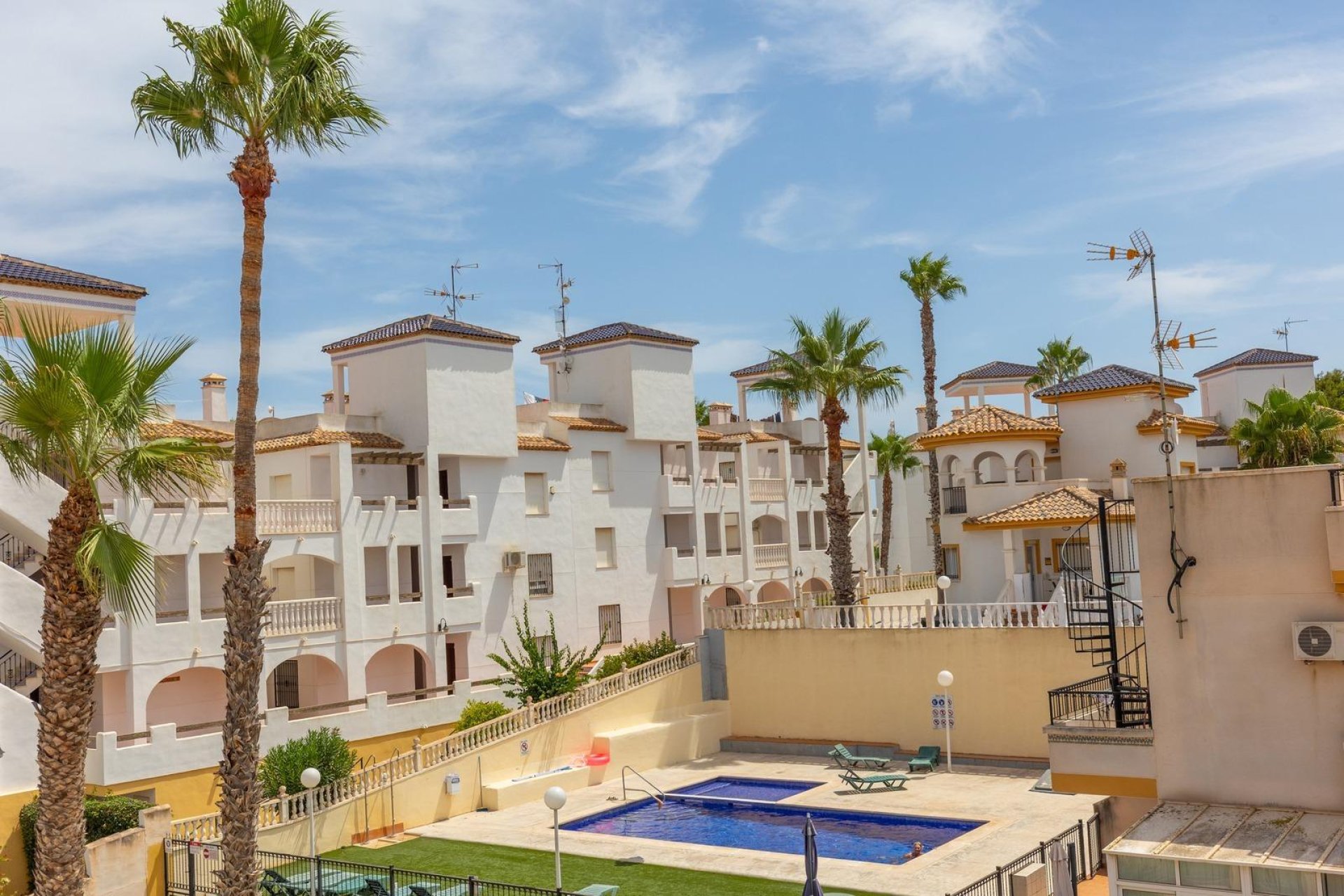 Segunda mano - Buhardilla -
Orihuela Costa - Villamartín