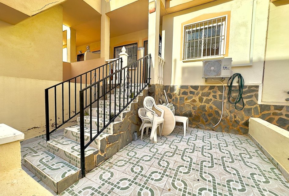 Segunda mano - Bungalow -
Orihuela Costa - La Florida