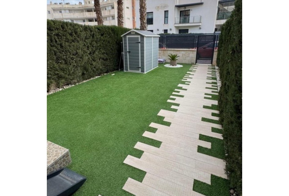 Segunda mano - Bungalow -
Orihuela Costa - La Zenia