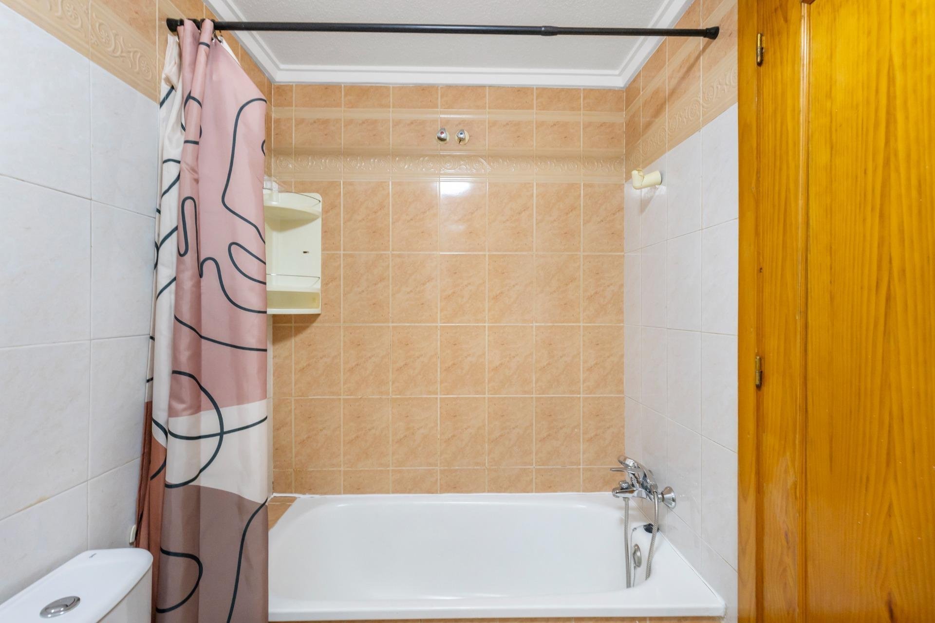 Segunda mano - Bungalow -
Torrevieja - El limonar
