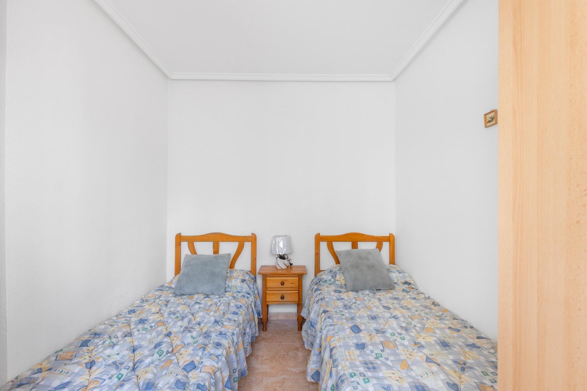 Segunda mano - Bungalow -
Torrevieja - El limonar