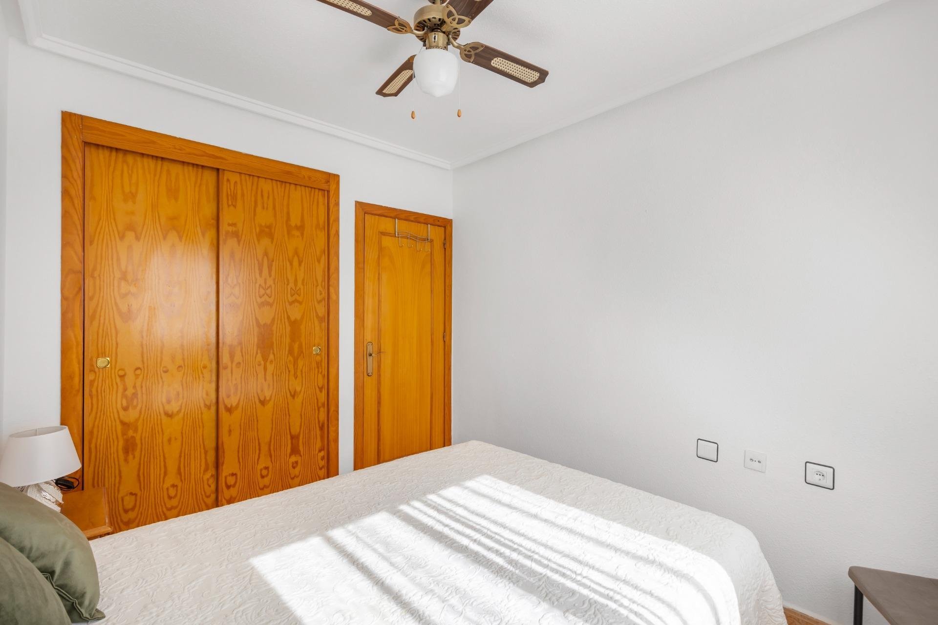Segunda mano - Bungalow -
Torrevieja - El limonar