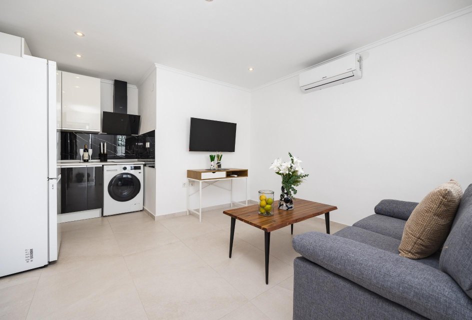 Segunda mano - Bungalow -
Torrevieja - La Siesta - El Salado - Torreta