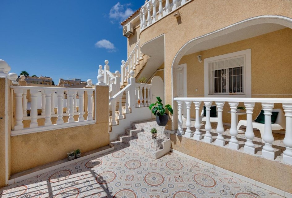 Segunda mano - Bungalow -
Torrevieja - Los Frutales
