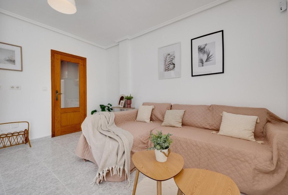 Segunda mano - Bungalow -
Torrevieja - Los Frutales