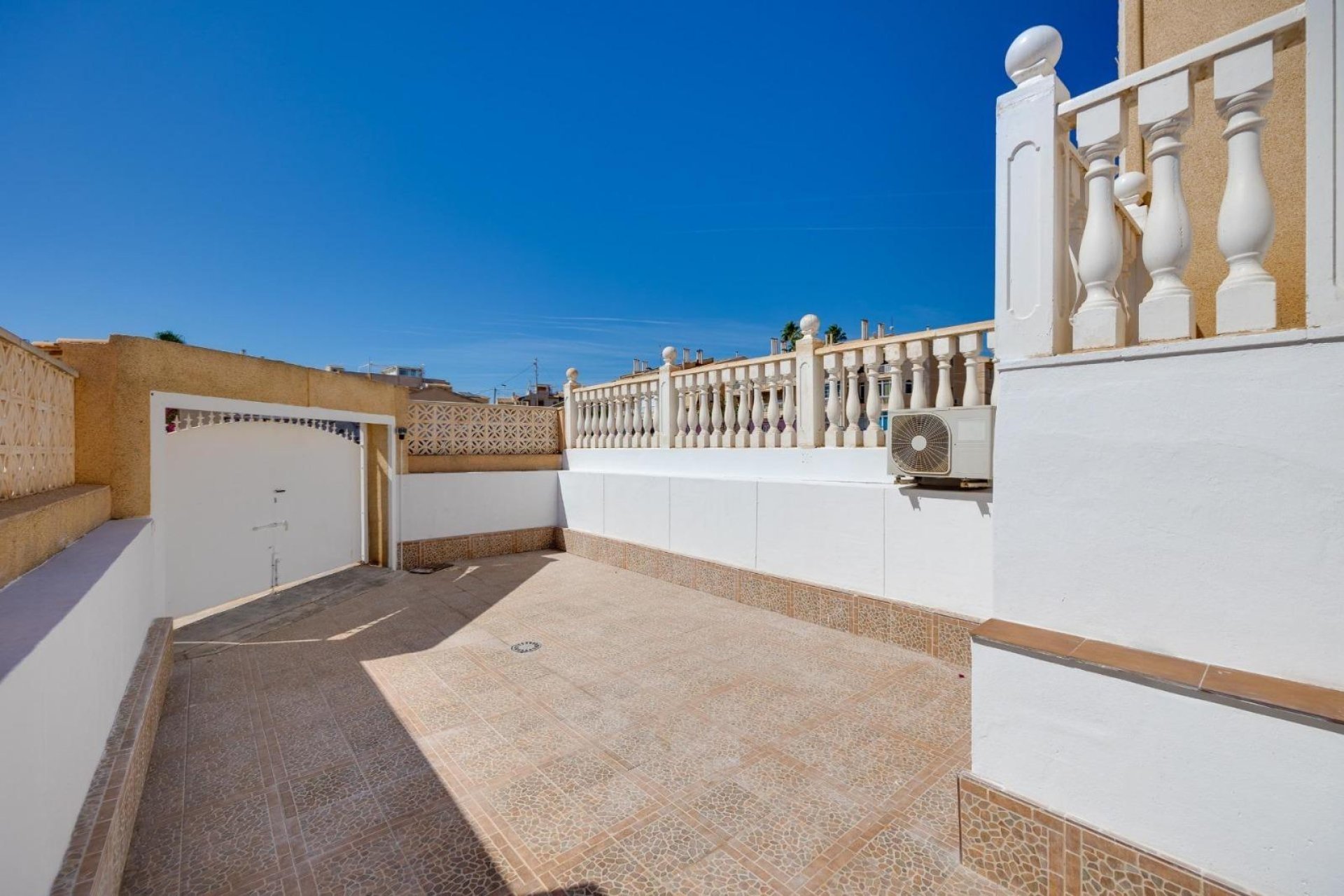 Segunda mano - Bungalow -
Torrevieja - Los Frutales