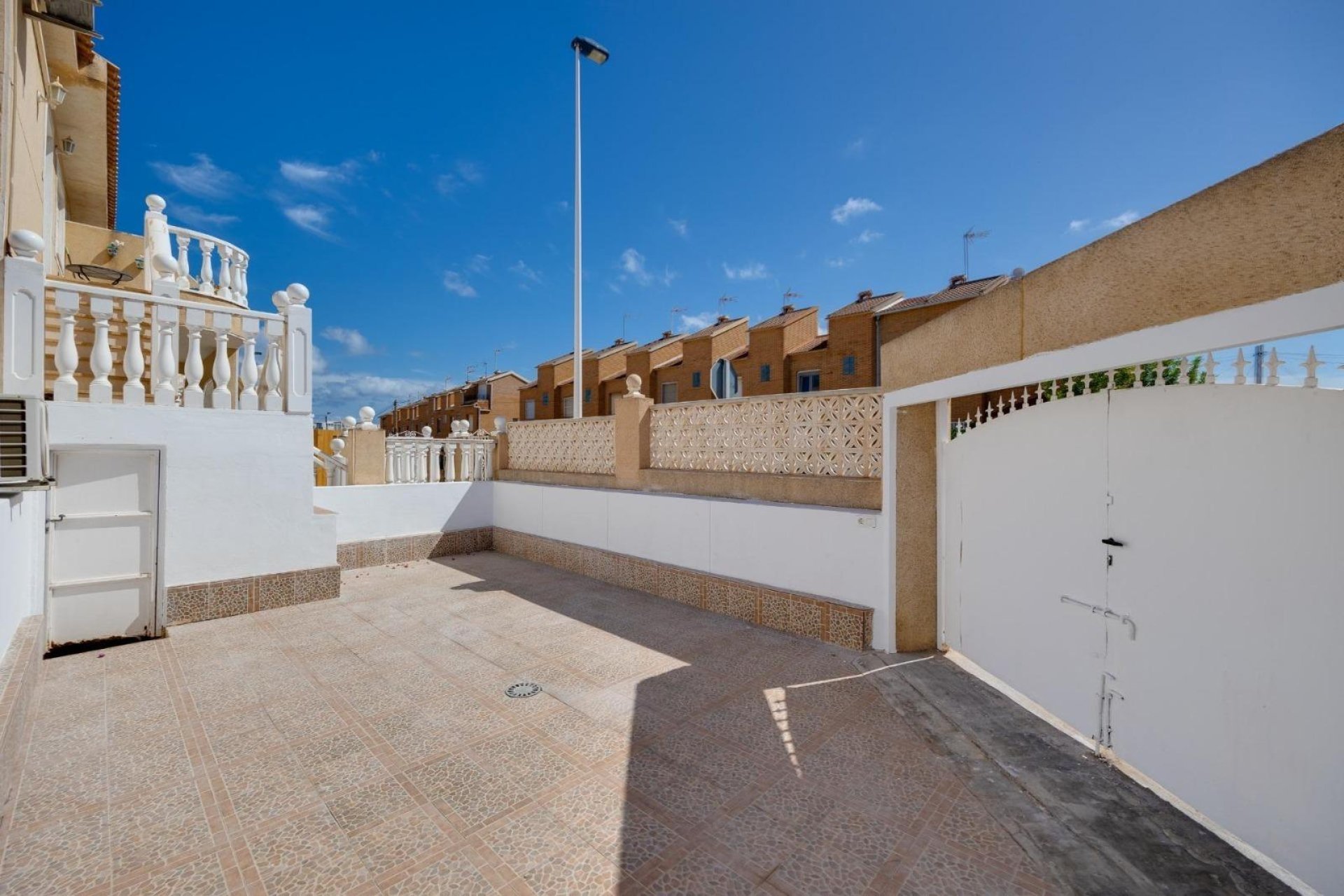 Segunda mano - Bungalow -
Torrevieja - Los Frutales