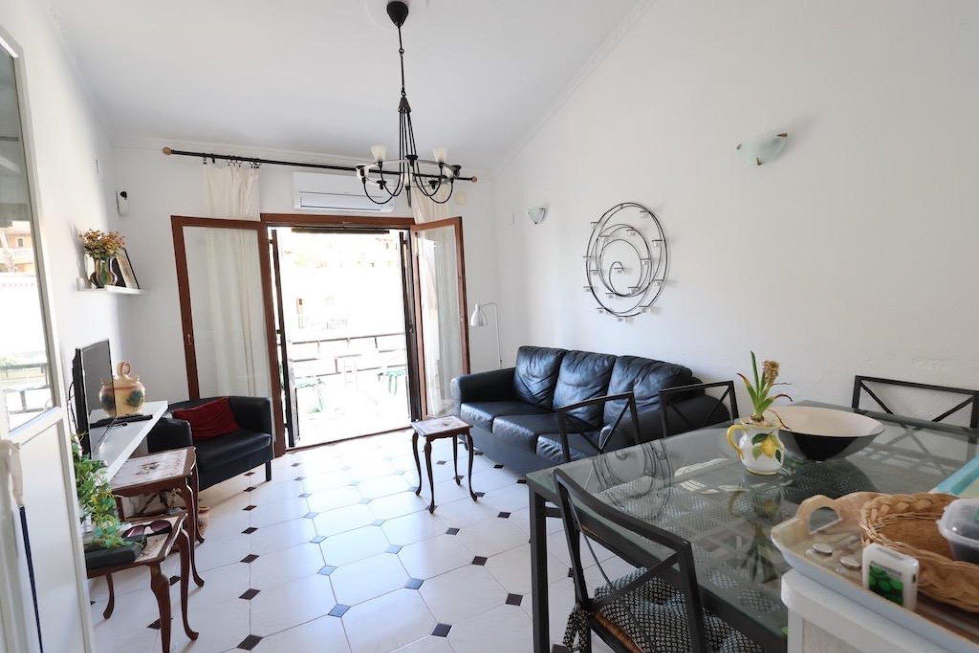 Segunda mano - Bungalow -
Torrevieja - Los Frutales