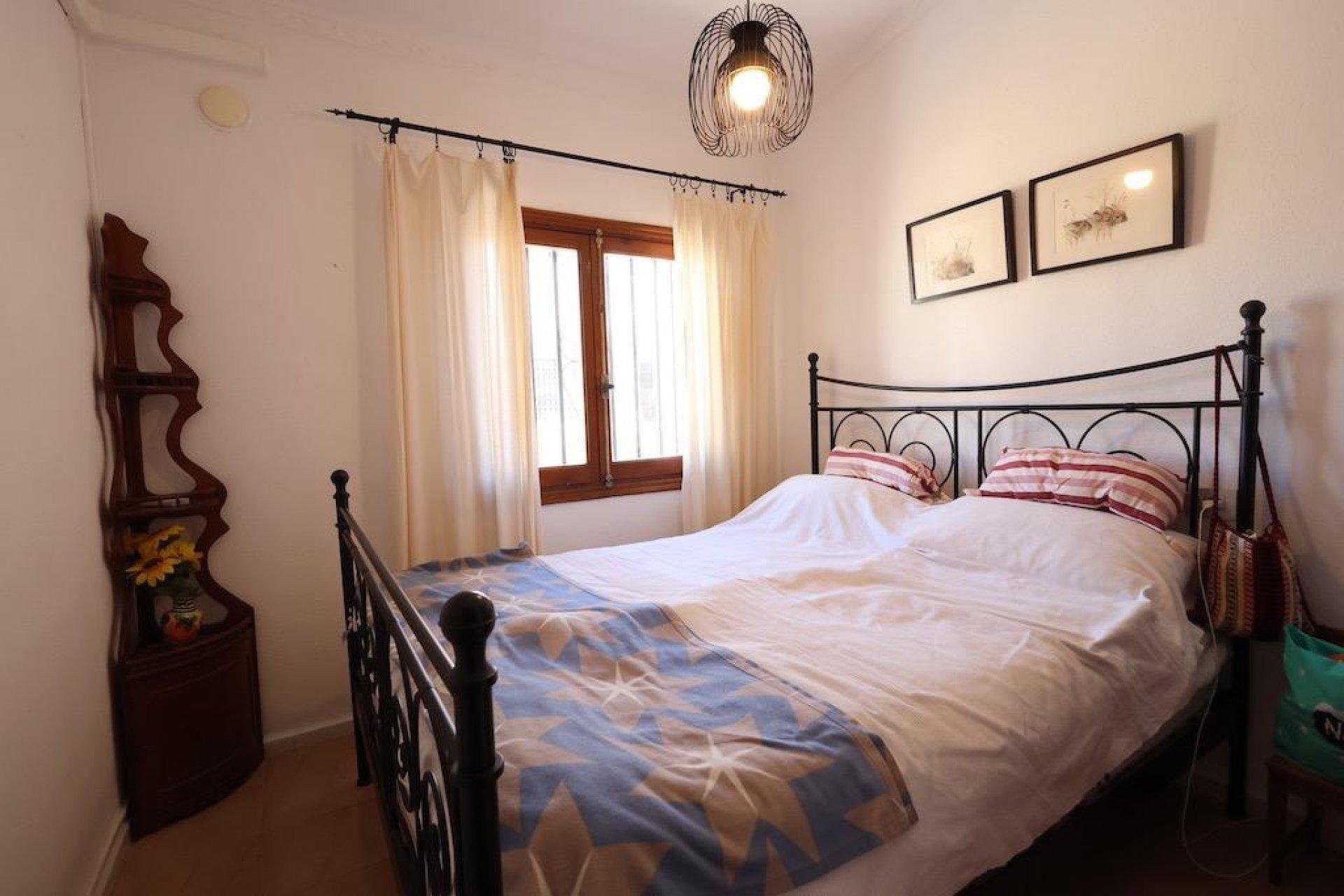 Segunda mano - Bungalow -
Torrevieja - Los Frutales
