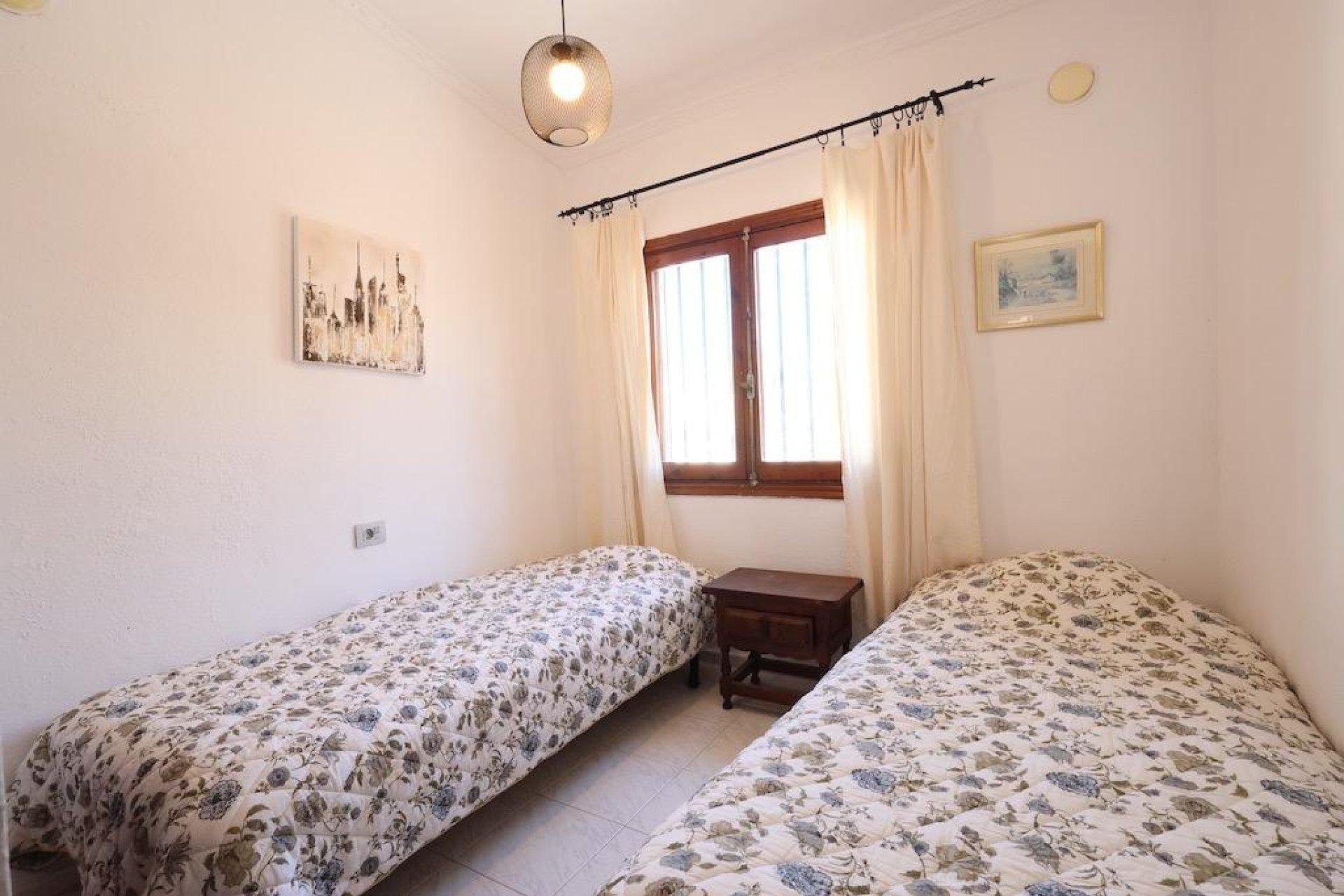 Segunda mano - Bungalow -
Torrevieja - Los Frutales