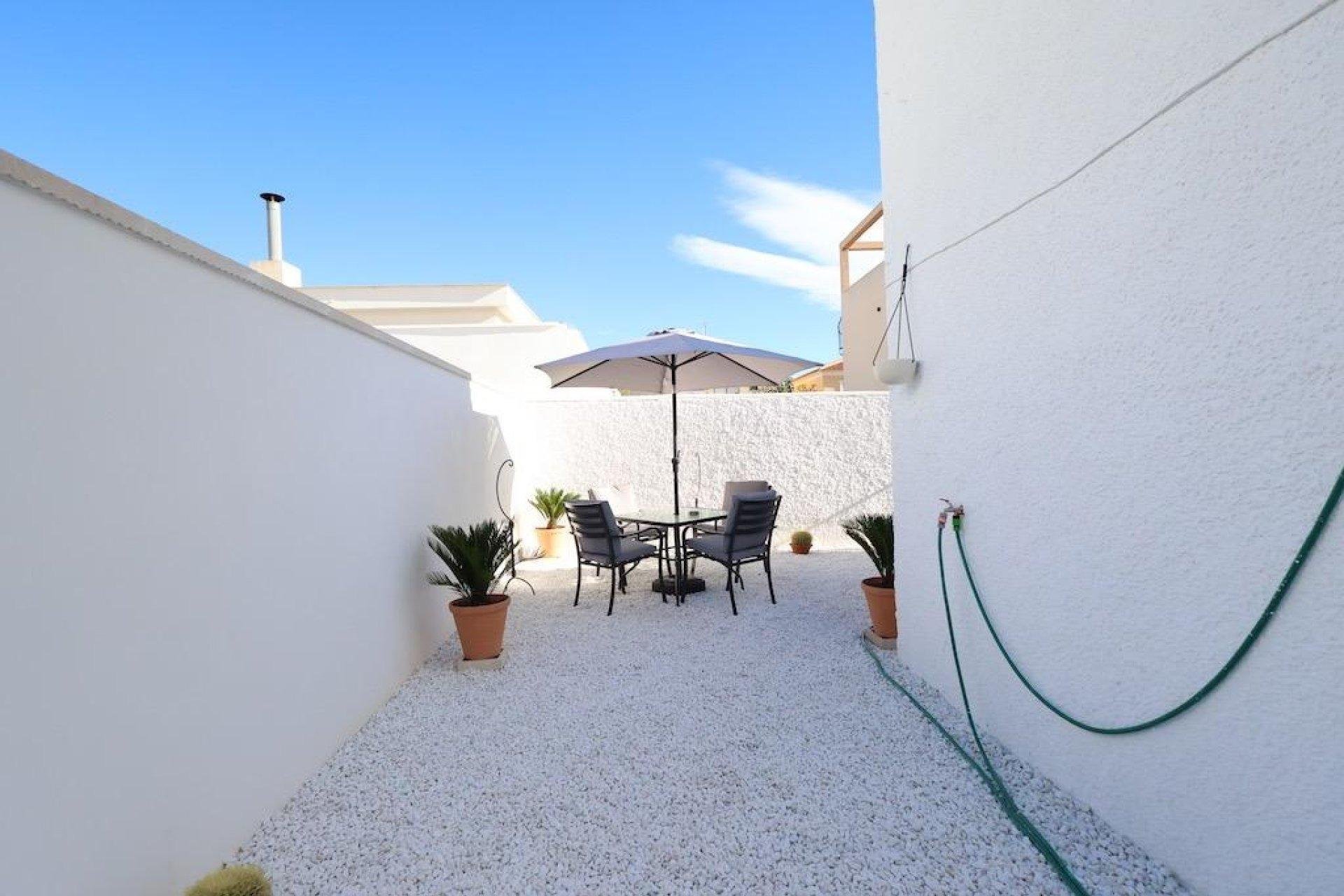 Segunda mano - Bungalow -
Torrevieja - Los Frutales