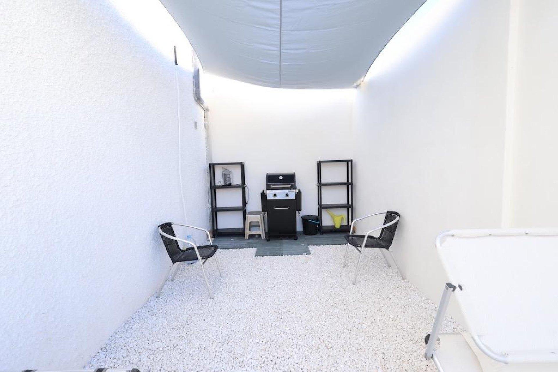 Segunda mano - Bungalow -
Torrevieja - Los Frutales