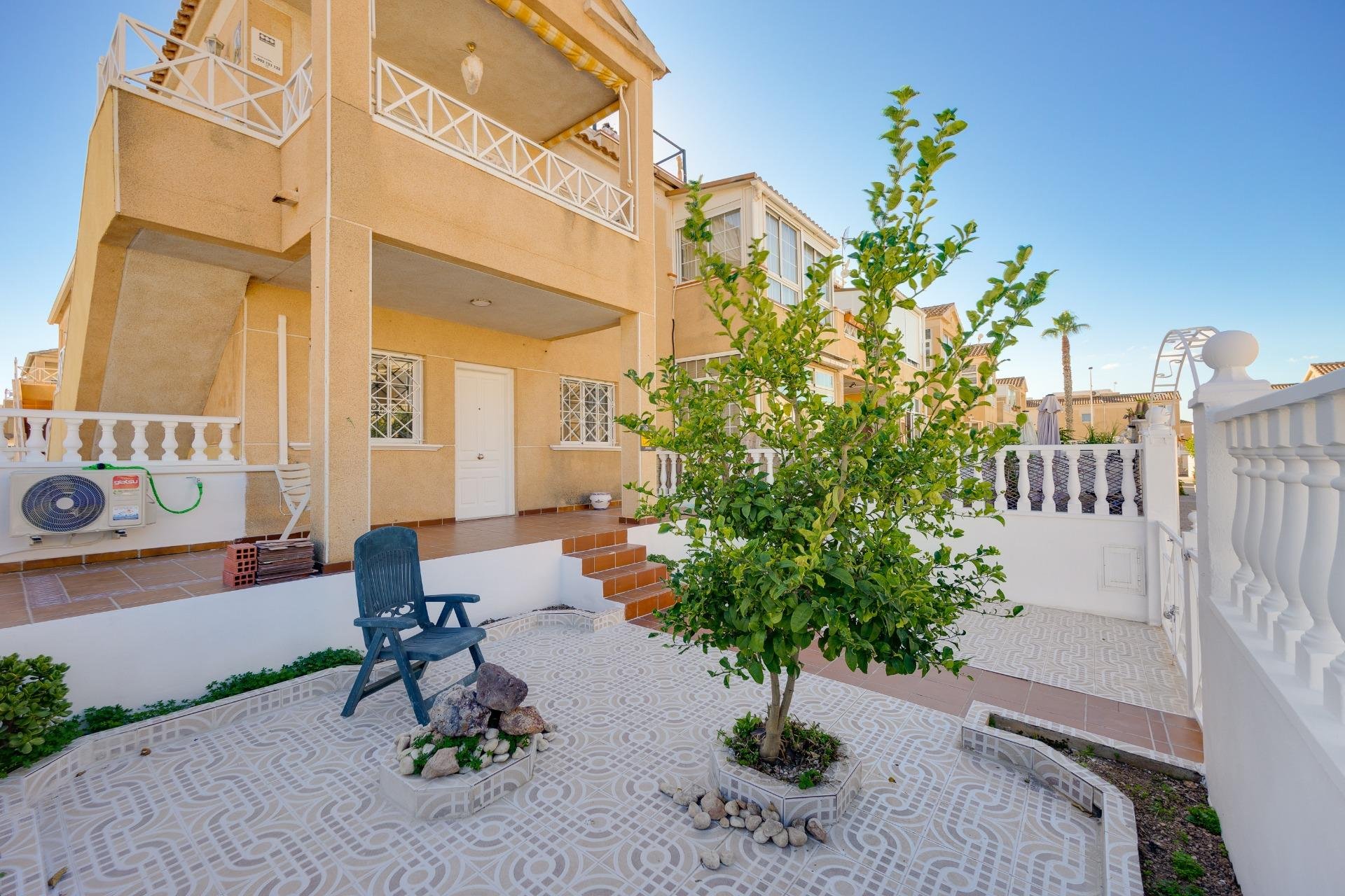 Segunda mano - Bungalow -
Torrevieja - Parque Acuático - Sector 25